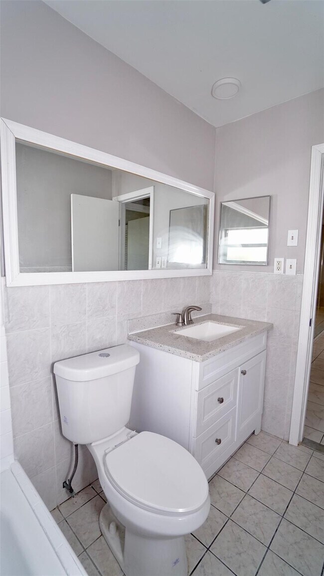 Building Photo - 5908 NW 81st Ave