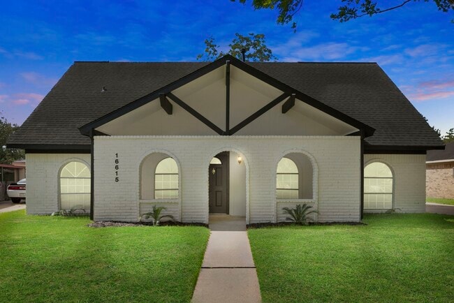Building Photo - 16615 Glamis Ln