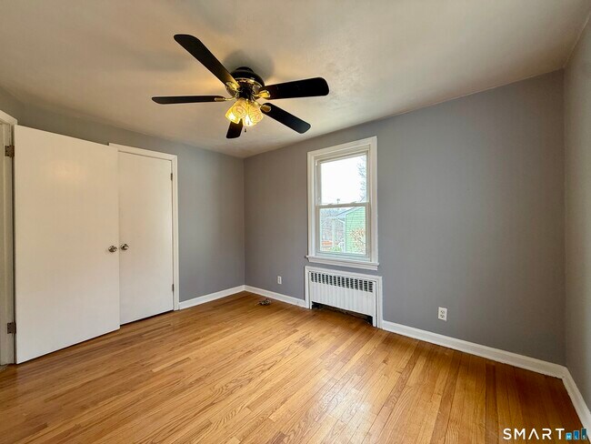 Building Photo - 37 Alexander Ave