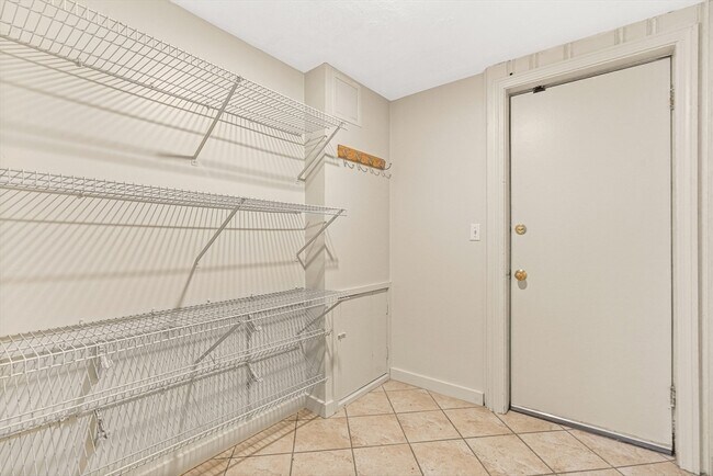 Building Photo - 181 Moss Hill Rd