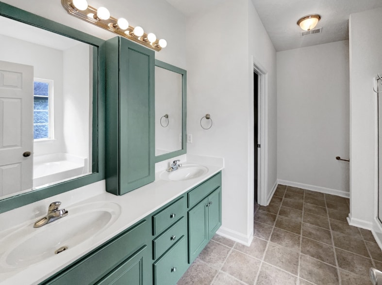 Building Photo - 102 Privett Ct