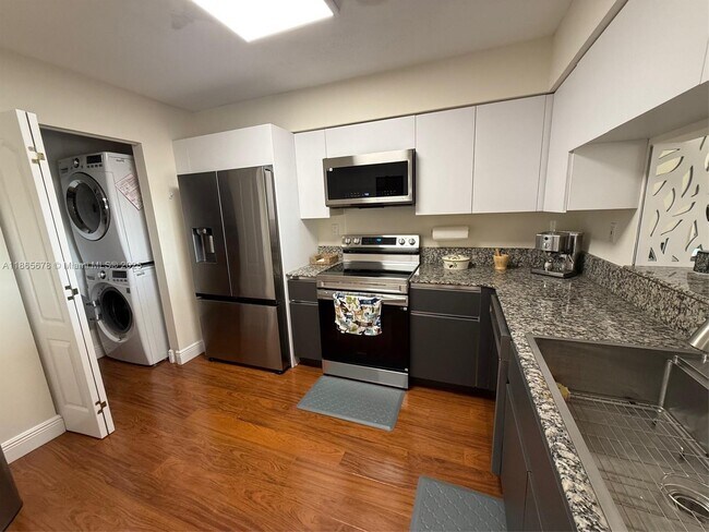 Building Photo - 5757 Collins Ave