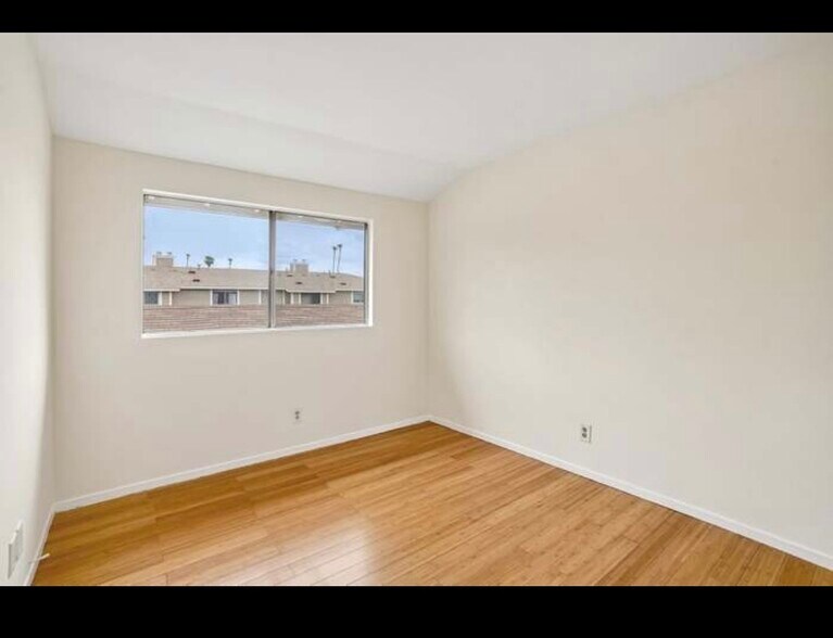 Building Photo - 15210 Shadybend Dr
