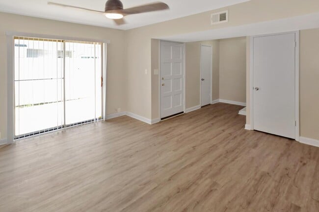 Building Photo - 7021 Stonington Ln