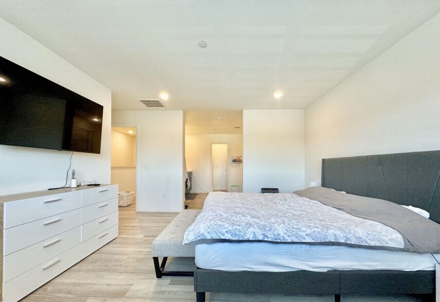 Building Photo - 14416 Plum Ln