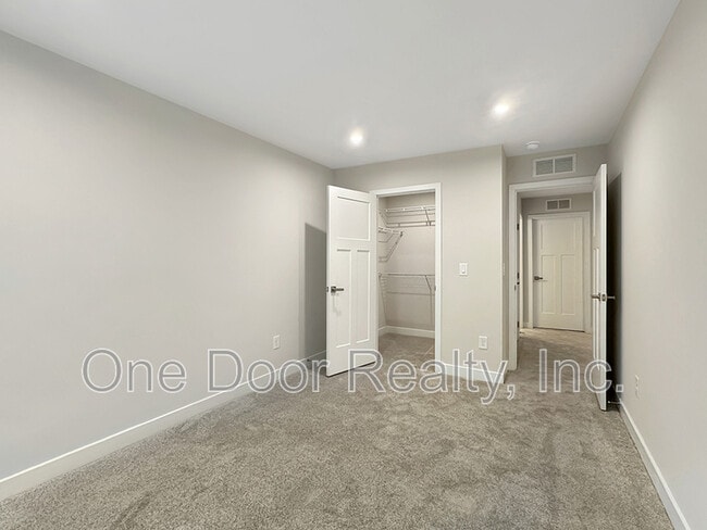 Building Photo - 105 Ironsmith Wy