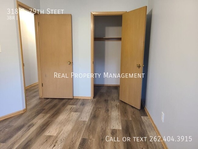 Building Photo - 318 S 79th St