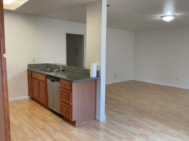 Building Photo - "Discover Coastal Living: Spacious 3-Bed, ...