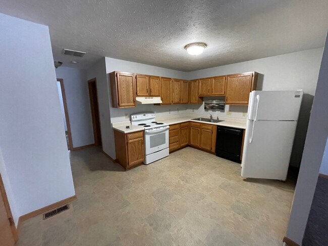 Building Photo - 232 Elizabeth Dr