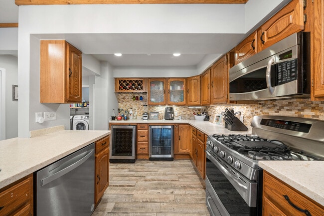 Building Photo - 814 Kendall Ln