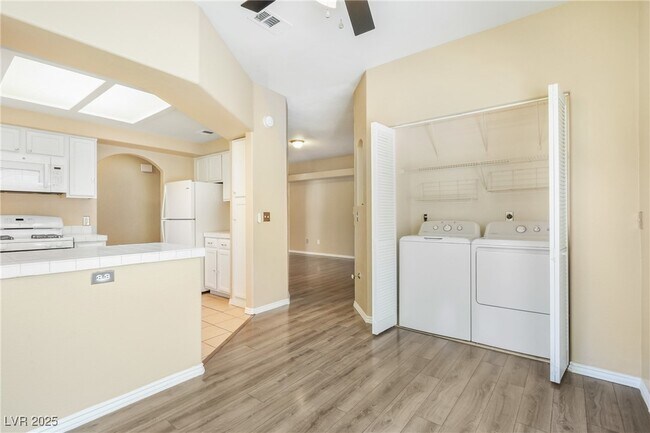 Building Photo - 525 Indian Princess Dr