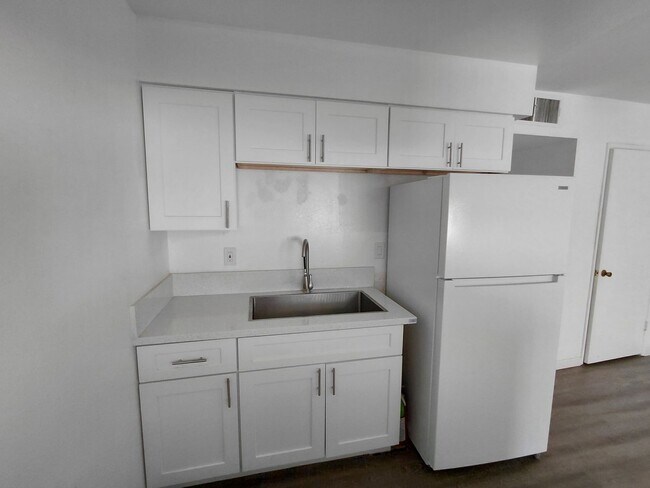 Building Photo - 455 W Orange Ave