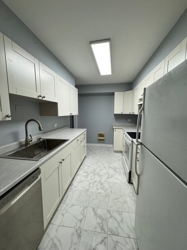 Building Photo - 1920 Cherry Ln