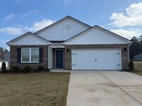 Building Photo - Caffee sub-division, very close to Mercedes plant, one level 4 Bedroom/2 Bath 1774 sqft