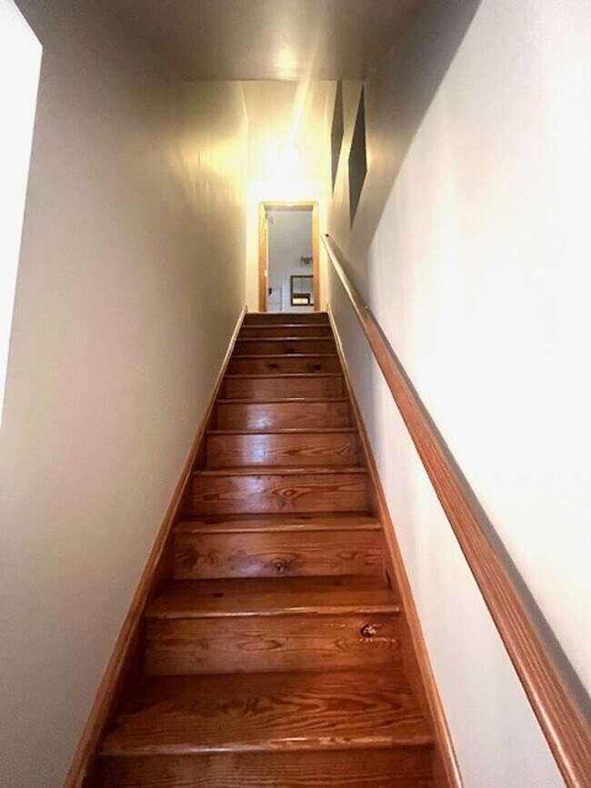 Building Photo - Gorgeous Water Front Home with Beach Access