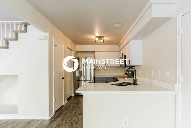Building Photo - 3 Bedroom Pet-Friendly Home in DENVER, CO with Main Street Renewal