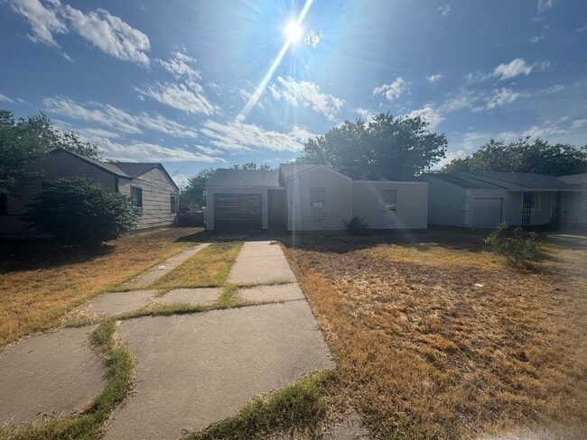 Building Photo - 3 bedroom, 1 bath