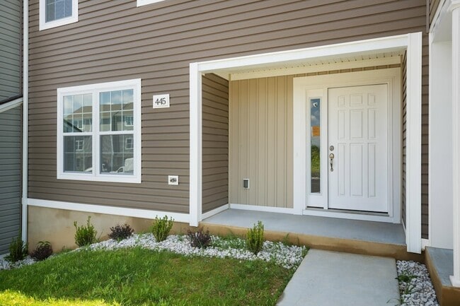 Building Photo - 445 Skylar Dr