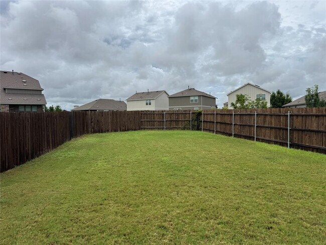 Building Photo - 250 Zuma Dr