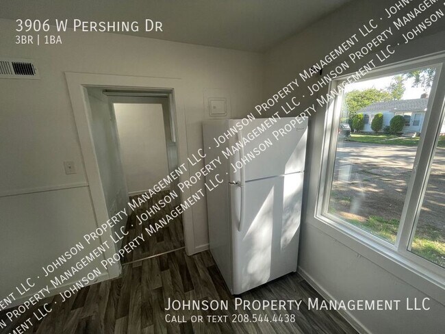 Building Photo - 3906 Pershing Dr