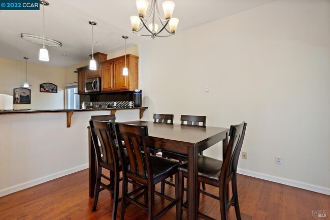 Building Photo - 561 Jade Cir