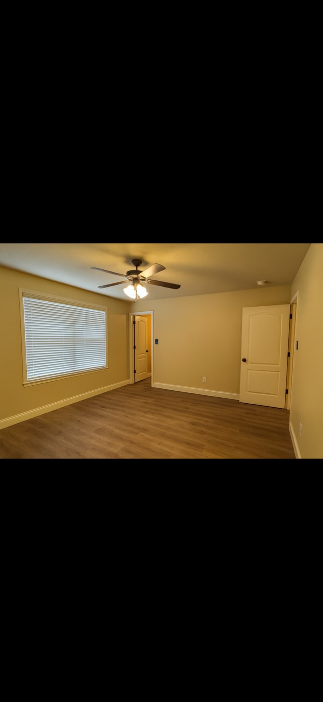 Building Photo - 6904