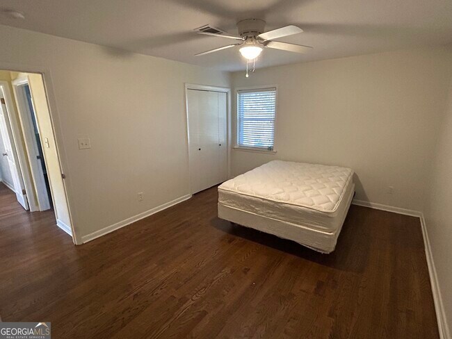 Building Photo - 116 Colonial Dr