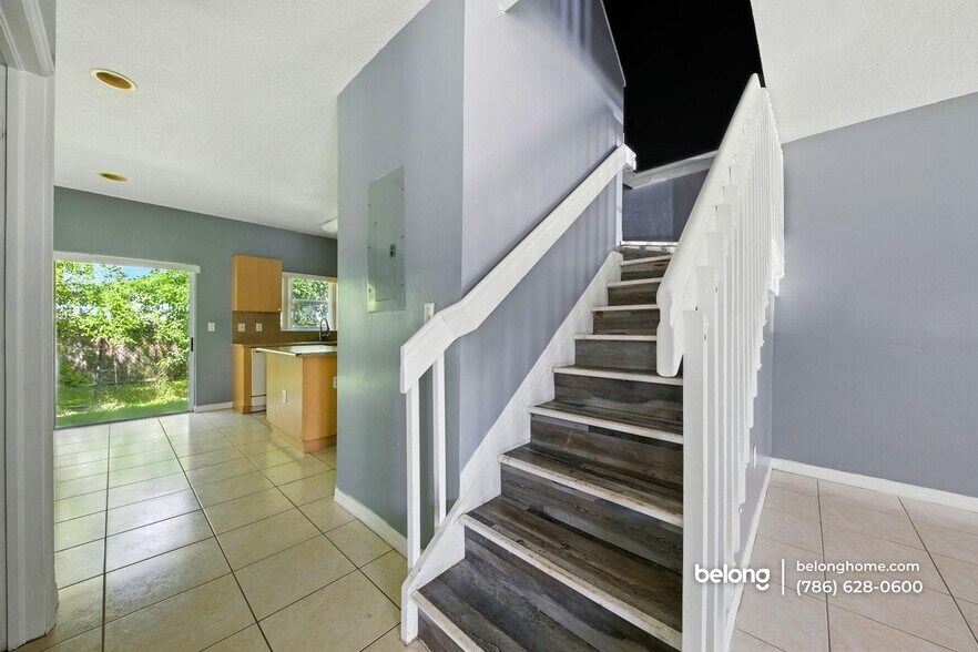 Building Photo - 2915 SE 15th Terrace