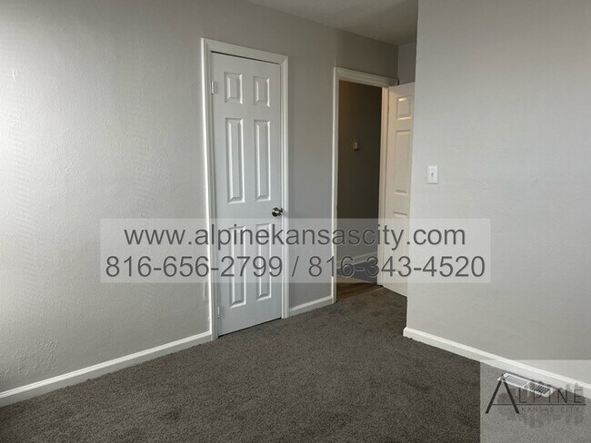 Building Photo - Section 8 OK! Garage!