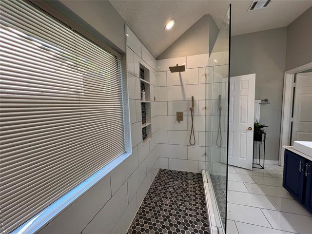 Building Photo - 4313 Kenwood Dr