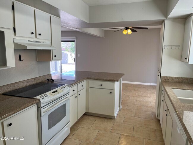 Building Photo - 9334 E Sun Lakes Blvd N