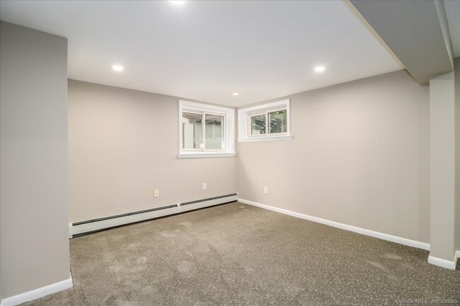 Building Photo - 8 Lakewood Terrace