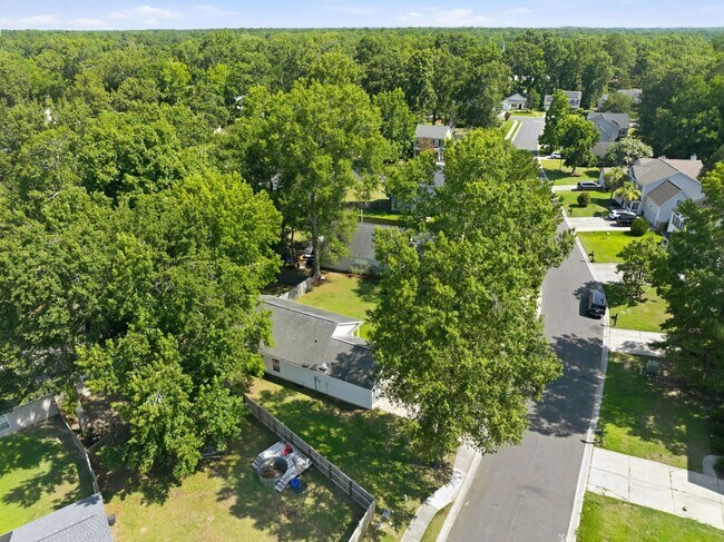 Building Photo - Comfortable 3BR Ranch with 2-Car Garage in Northwoods Pointe