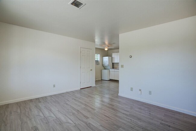 Building Photo - 229 N Arizona Ave