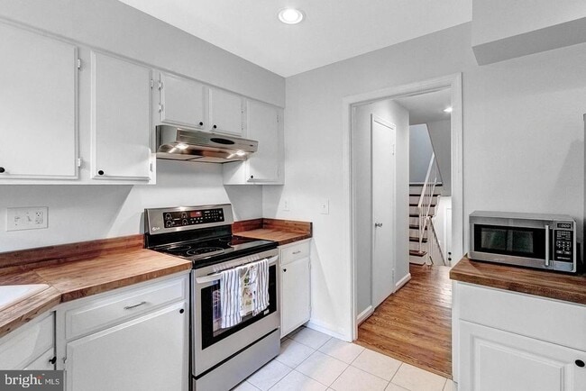 Building Photo - 3302 Webley Ct