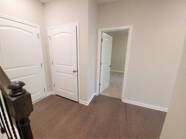 Building Photo - 881 Sunset Park Dr