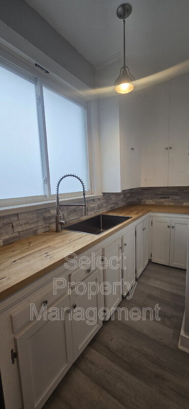 Building Photo - 1112 Lake Ave