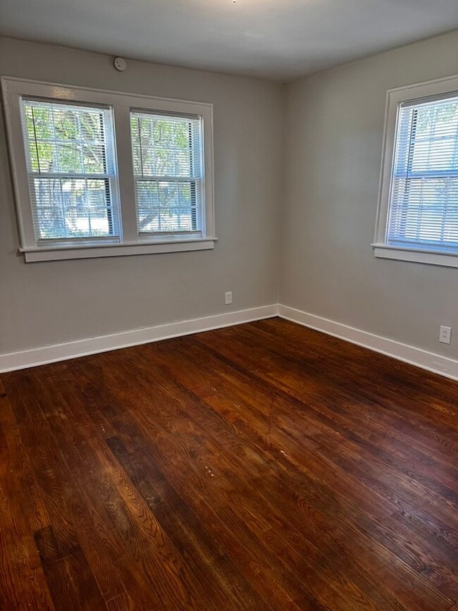 Building Photo - East Nashville 4 Bedroom