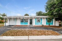 Building Photo - 130 Davison Ave N