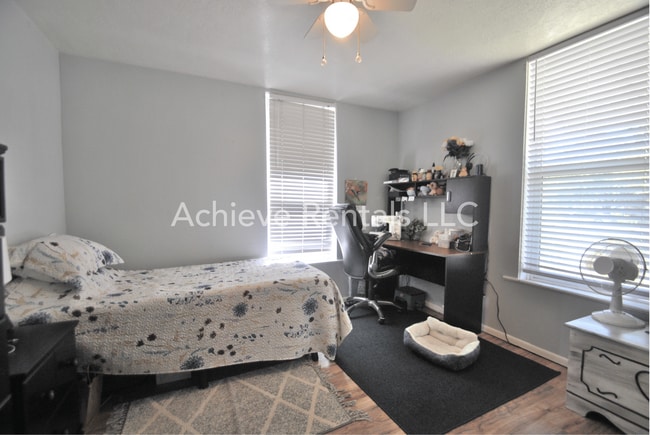 Building Photo - 328 N 200 W