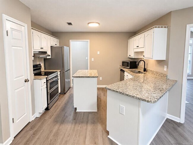 Building Photo - 6501 Sweet Gum Dr
