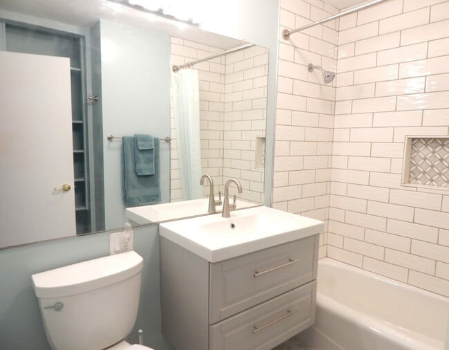 Building Photo - 1107 Santa Rosa Ave