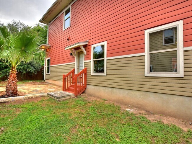 Building Photo - 1812 Poquito St