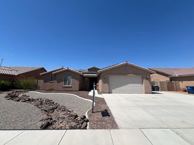 Primary Photo - 5 BEDROOM POOL HOME WITH SOLAR!