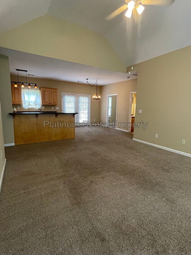 Building Photo - 144 Pointe Cir