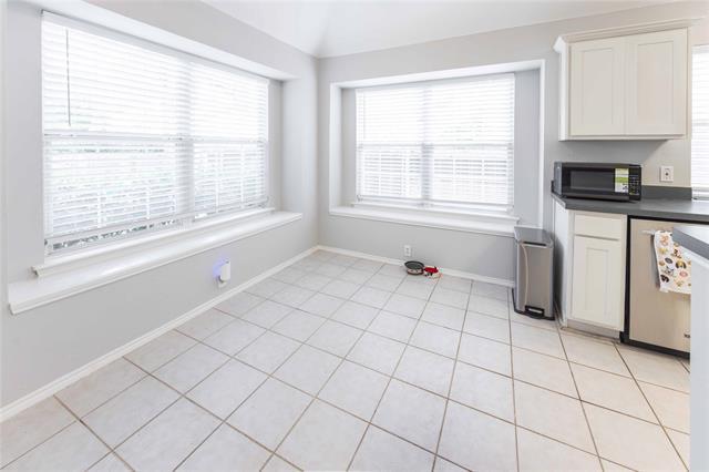 Building Photo - 2405 Pinehurst Ct