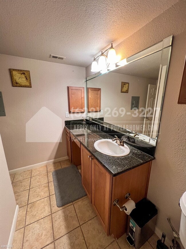 Building Photo - 2 br, 2 bath Condo - 2255 Braeswood Park D...