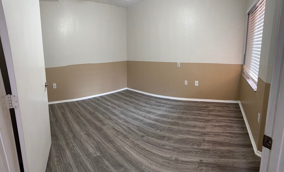 Building Photo - 7723 Sugar Bend Dr