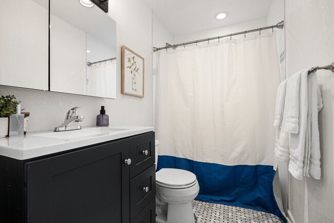 Building Photo - Available NOW! 3 Bedroom 2 Bath Beautiful Home in Sunny Side!