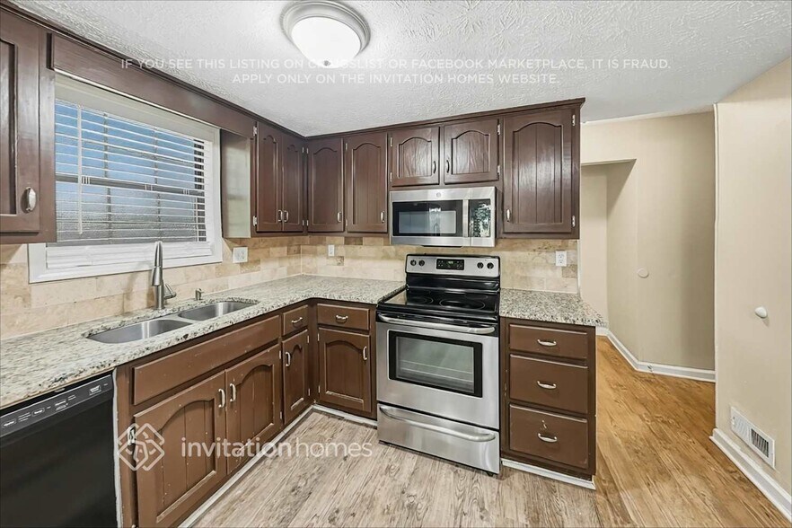 Building Photo - 113 Carrollwood Dr